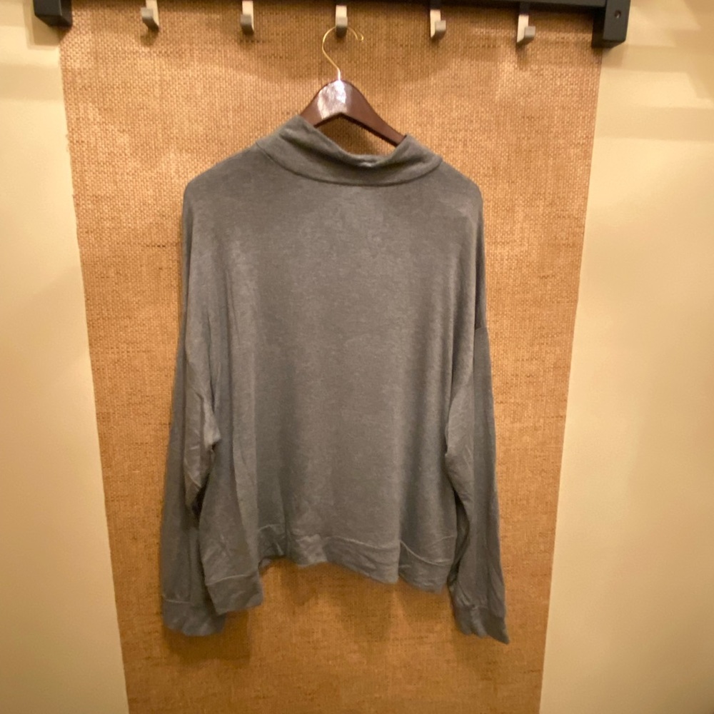 One - Mock neck - Picture 3 of 4
